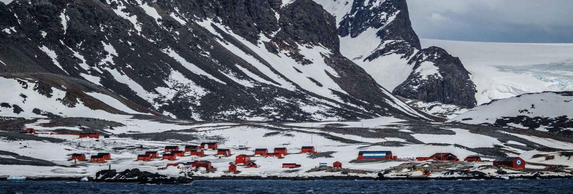 Argentine research station in Hope Bay, Antarctic Sound Argentine research station in Hope Bay, Antarctic Sound