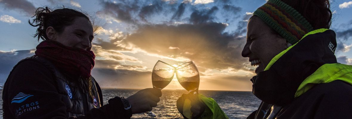 Toasting the Antarctic sunset - skål! Toasting the Antarctic sunset - skål!