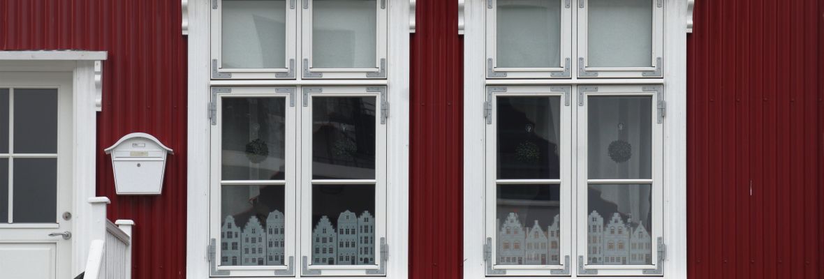 Pretty decorated windows in Ísafjörður Pretty decorated windows in Ísafjörður