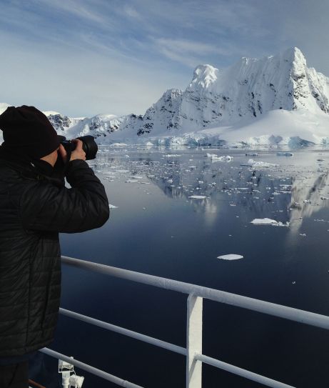 Renato Granieri photographing the Antarctic region