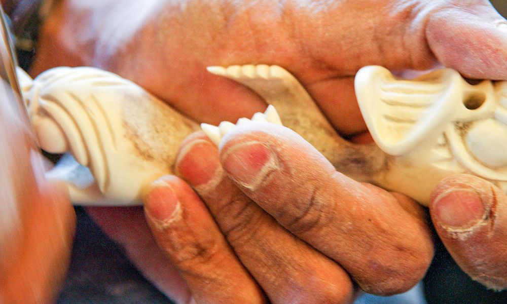 Carving a tupilak, Ittoqqortoormiit