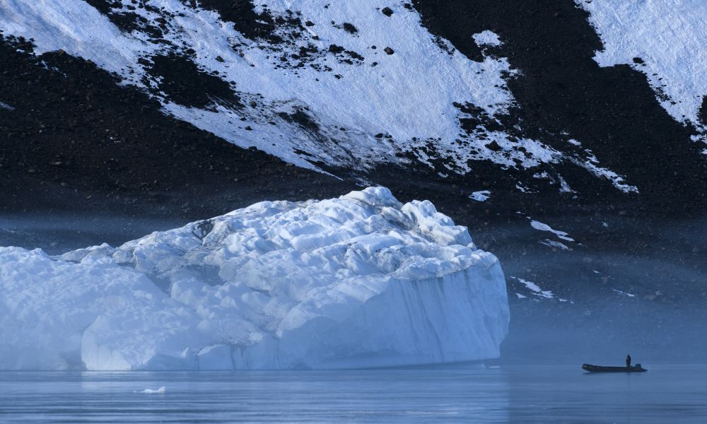 Dwarfed by icy giants Dwarfed by icy giants