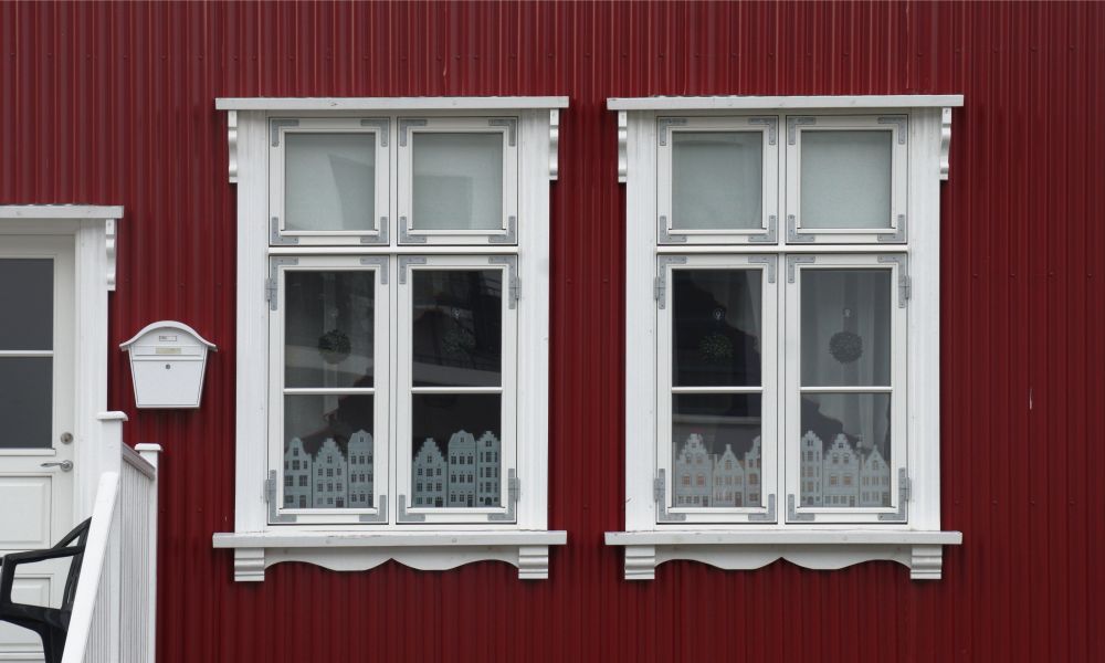Pretty decorated windows in Ísafjörður Pretty decorated windows in Ísafjörður