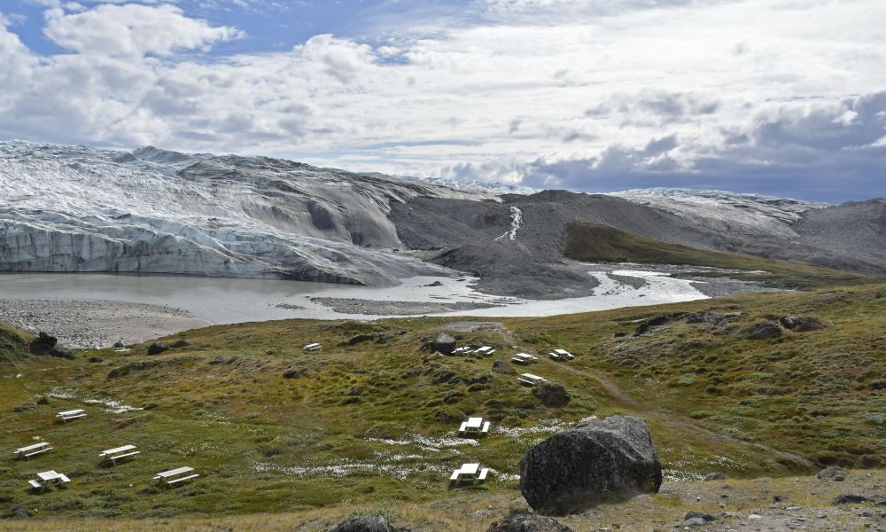 The majestic Reindeer Glacier near Kangerlussuaq 