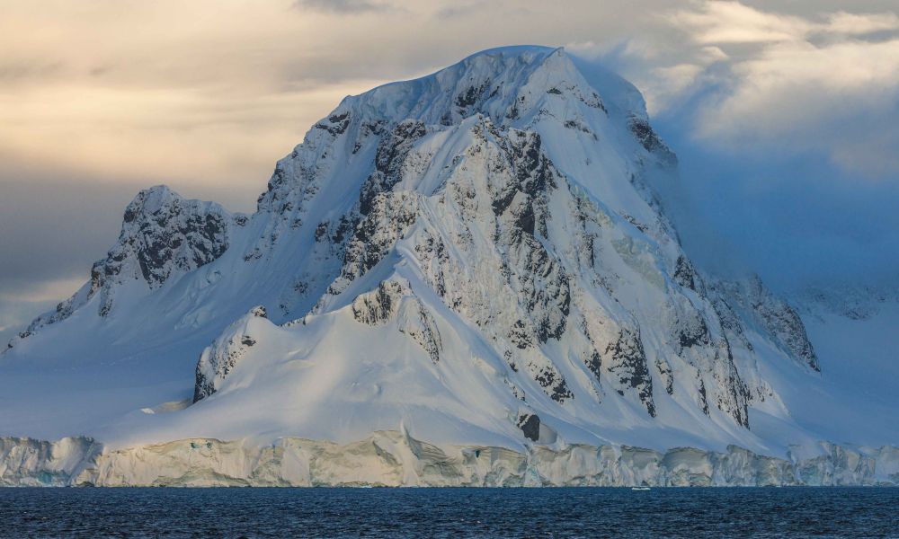 Breathtaking sunset in Antarctica Breathtaking sunset in Antarctica
